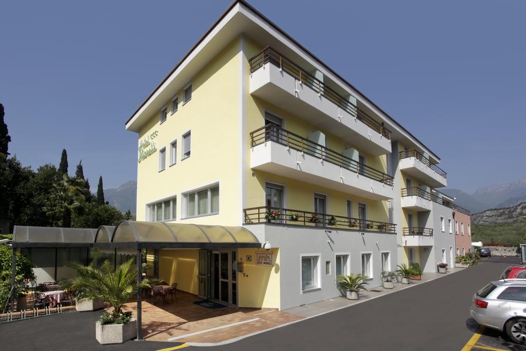 Hotel Miorelli Torbole Sul Garda Exterior foto