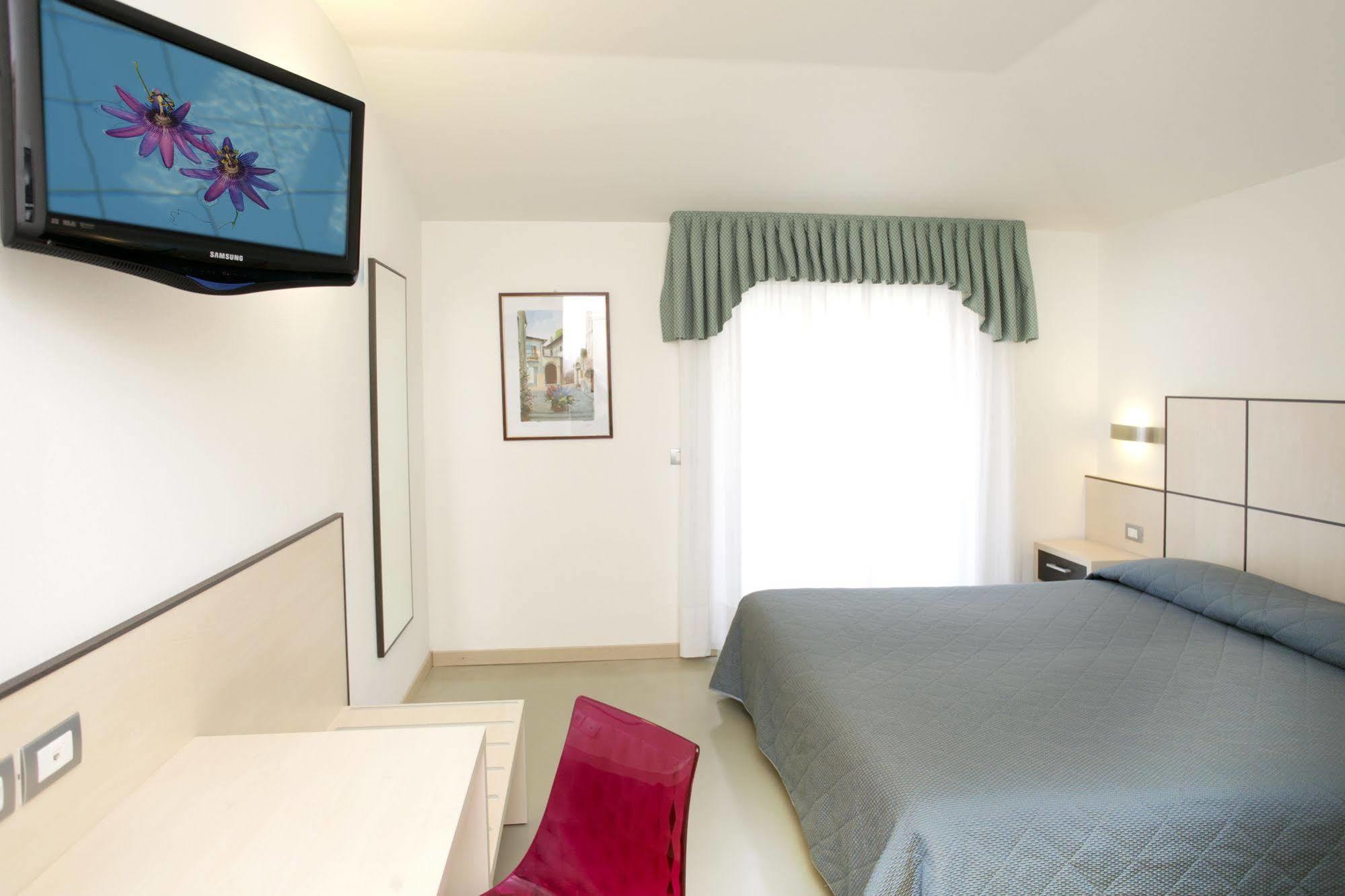 Hotel Miorelli Torbole Sul Garda Exterior foto