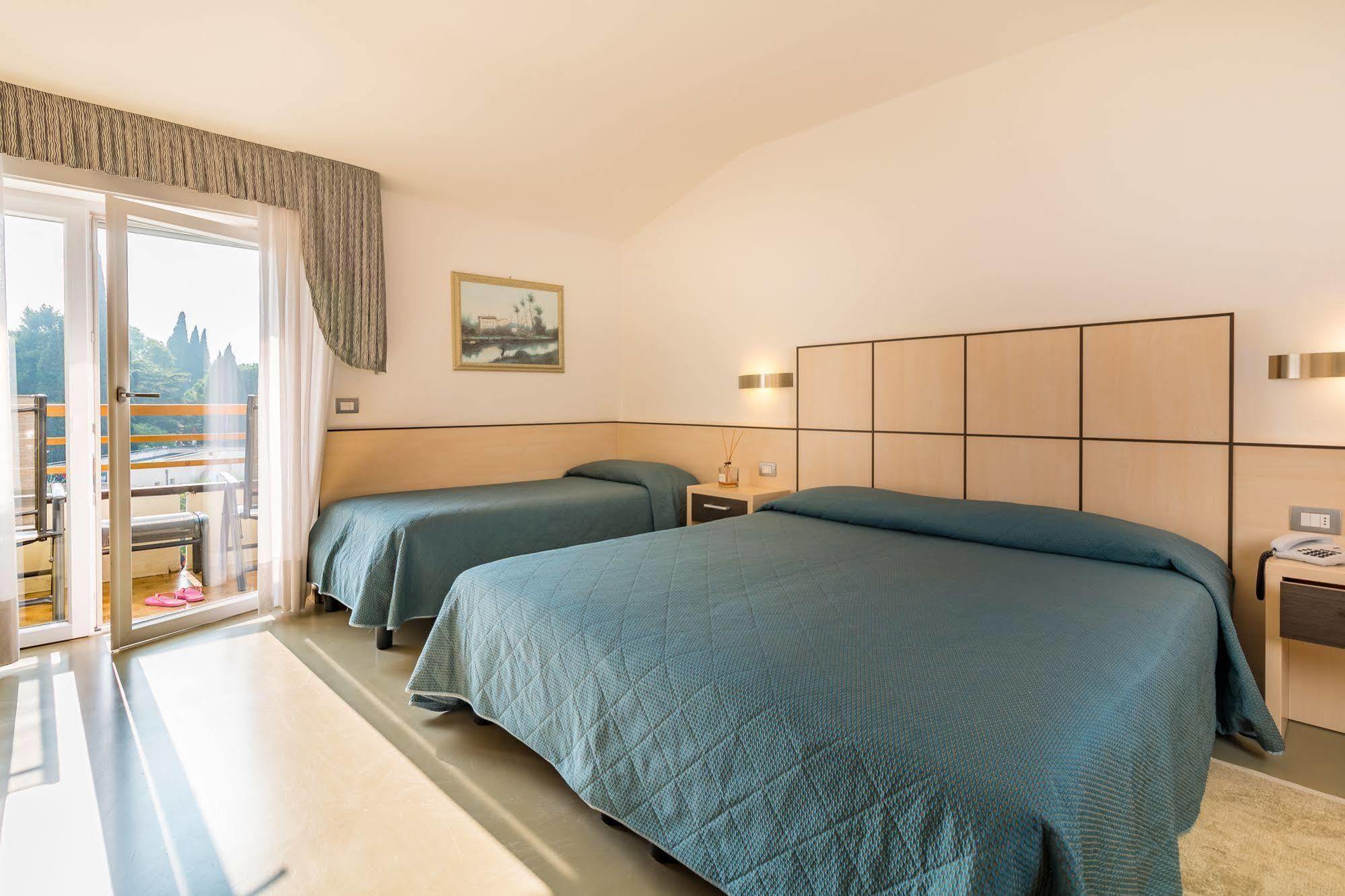 Hotel Miorelli Torbole Sul Garda Exterior foto