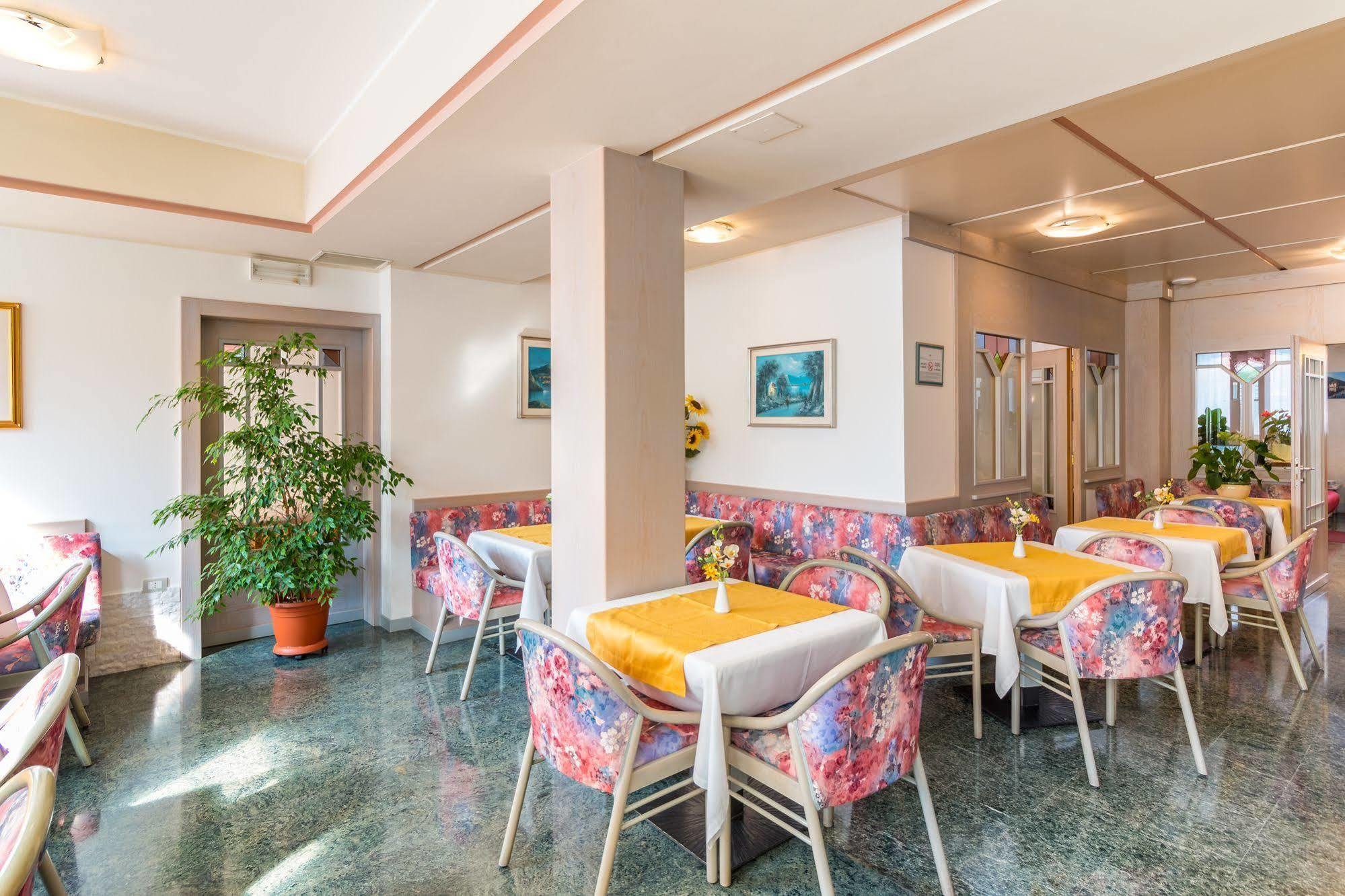 Hotel Miorelli Torbole Sul Garda Exterior foto